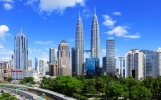 Kuala Lumpur: Město, kde do nebe rostou „dvojčata” a kde mají mamutí jeskyně
