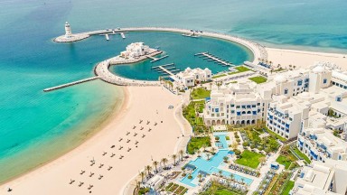 Hilton Salwa Beach Resort a Villas