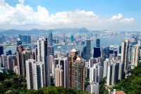 Výhled na moře a mrakodrapy v městě Hongkong