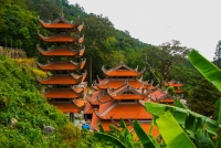 Tradiční vietnamské pagody v akci.