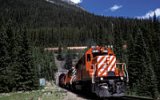 Nitrem hory spirálovitými tunely: Přes kanadské Skalnaté hory vede unikátní železnice