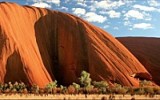 Tajemné Uluru: Výstup na vrchol prý nosí smůlu a záhadně tady mizí turisté