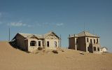 Vyrostlo na diamantech, teď ho požírá písek: Kolmanskop, město duchů v poušti