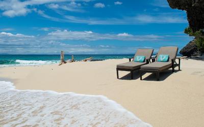VOMO-Beach-Secluded-Chairs
