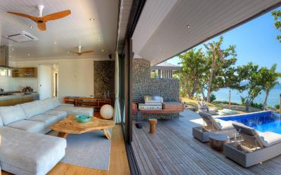 VOMO-The-BeacHouse-In-Out-Panorama