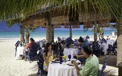 Neformální večeře na pláži | Sandals Grande Antigua 