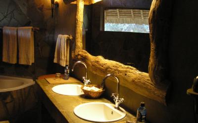 Severin Safari camp, koupelna | Keňa