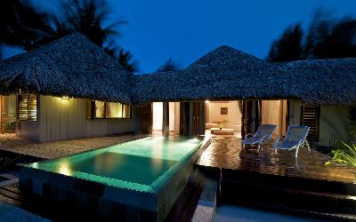 Beach_Villa_&_Suite_swimming_pool_at_night