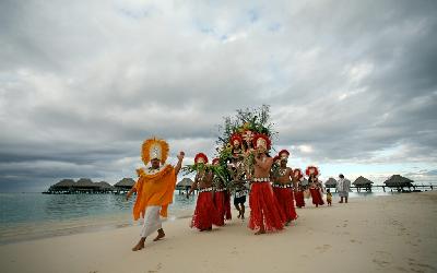 MOZ Hilton Moorea Wedding3.gallery_image.1