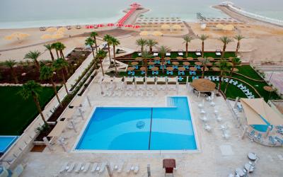 Herods Dead Sea - výhled z hotelu