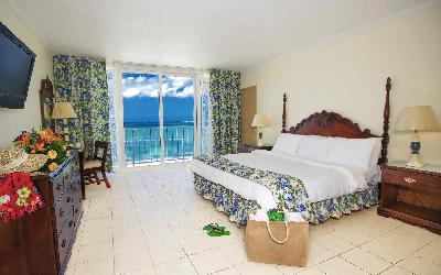 BZB_Accom_OceanFront-Room