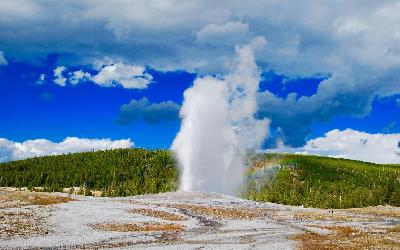 USA | Yellowstone_ Old Faithful Geyser