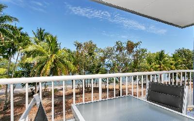 Apartment with ocean view