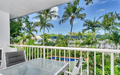 Apartment with pool view