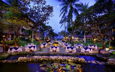 Buffet dinner at garden