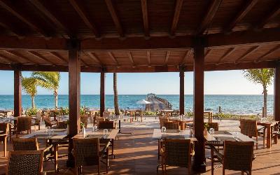 Restaurant next to beach