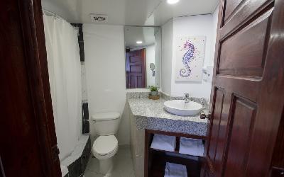 Double room bathroom