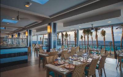 Restaurant with Sea View