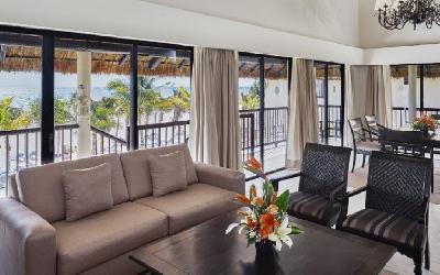 Family ocean View Room - Living Area