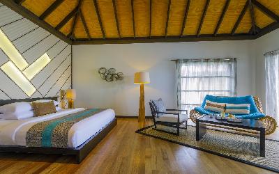 Water Bungalow With Pool - Bedroom