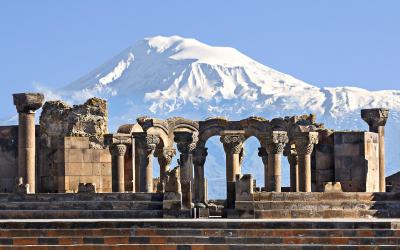 Starověké města Zvartnots, v pozadí Ararat | Arménie 