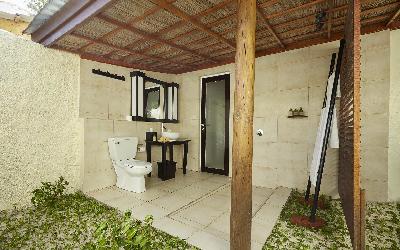 Beach Bungalow Bathroom