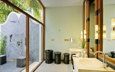 Beach Villa Bathroom