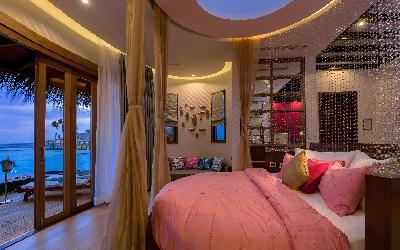 Honeymoon Water Suites with Pool Bedroom