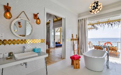 King Ocean Suite Bathroom