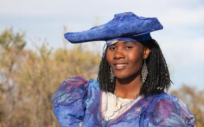 Namibie | Okahandja - žena kmene Herero