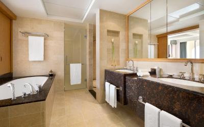 Al Bandar One Bedroom Suite Twin Bathroom -