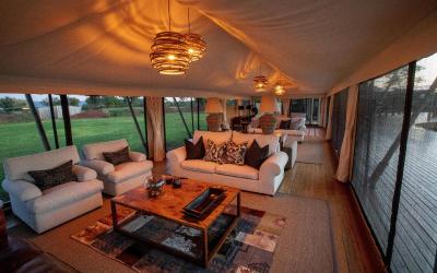 Zimbabwe | Fothergill Island - Main Lounge Area