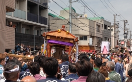 Nejdivnější svátky světa: Japonci vzdávají hold mužskému údu, jinde točí kuřaty